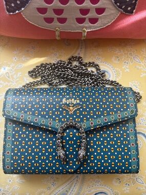 Gucci Garden Stunning Vibrant colored Blue Patterned Dionysus Chain Shoulder Bag